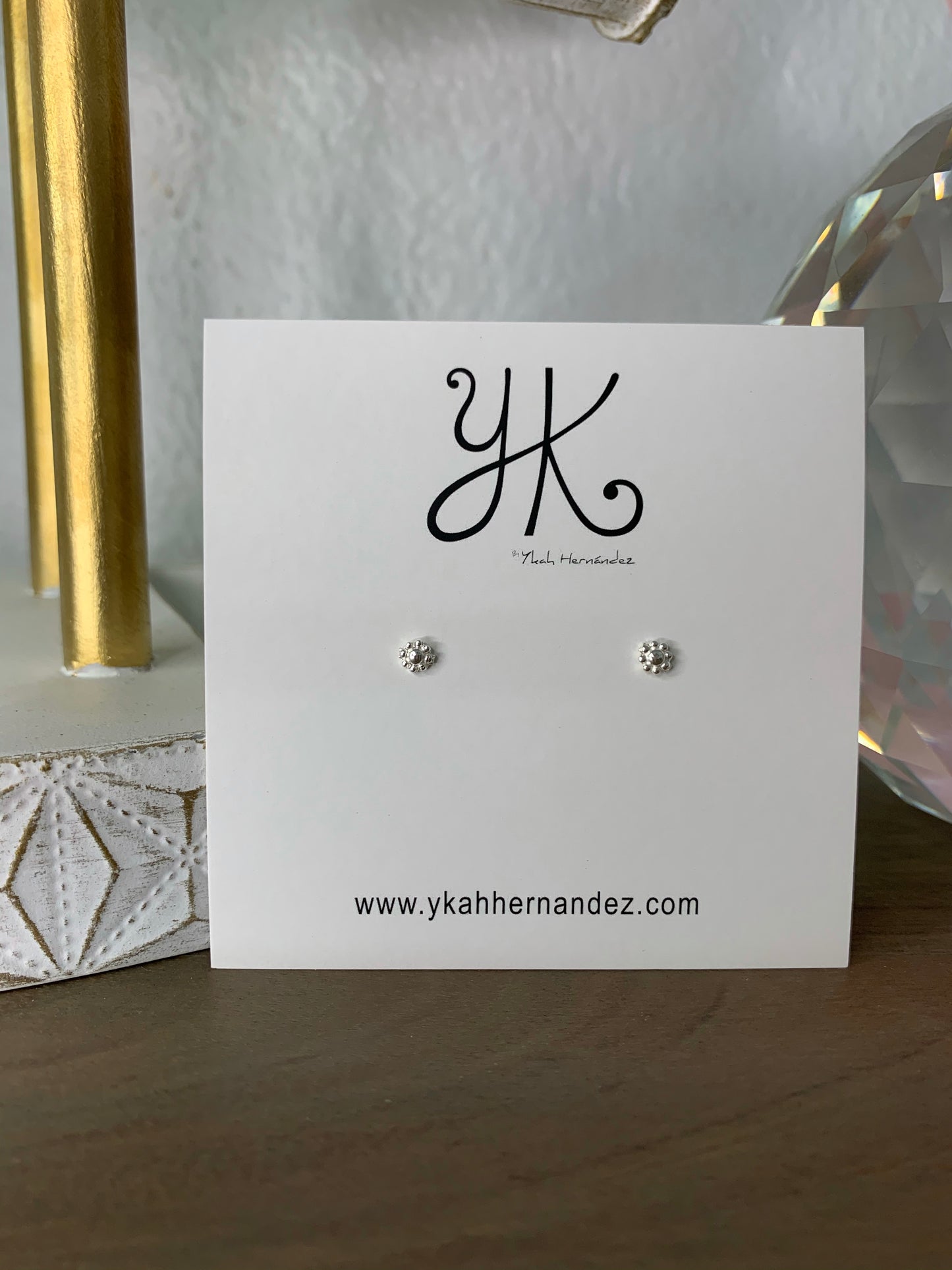Mini Daisy stud